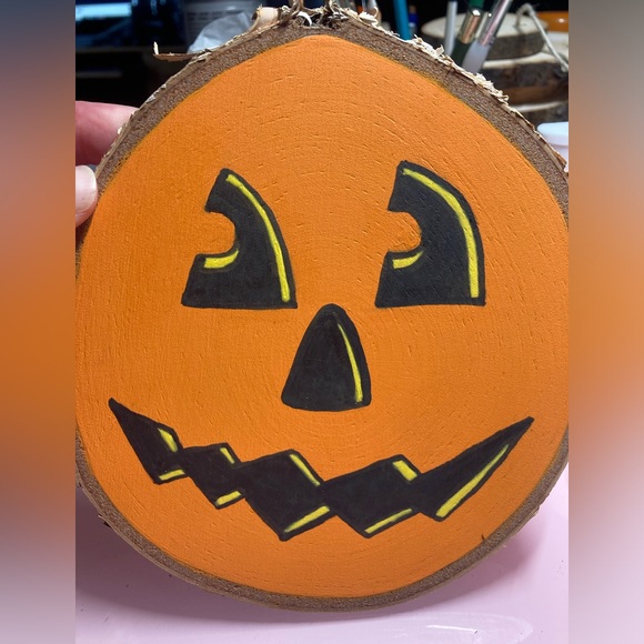 Handpainted Jack O Lantern Wood Slice w/hanging loop. Halloween Decor. - Picture 4 of 4